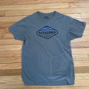 Mens Patagonia T-shirt (short sleeve) size medium slim